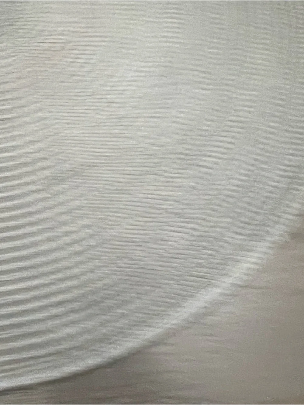 Set of 4 Round Woven Placemats in Light Silver